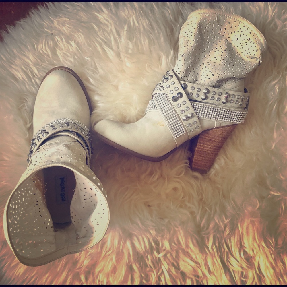 White cowgirl booties